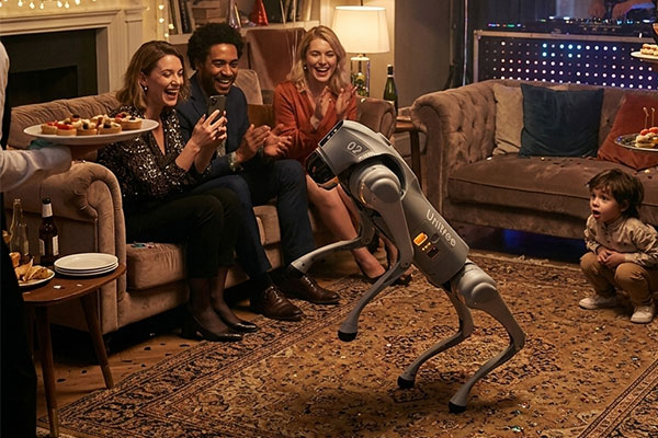 Roboterhund-Unitree-Go-2-Pro-Geburtstagsfeier